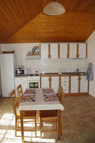 Apartmán v Jeseníkuにあるキッチンまたは簡易キッチン