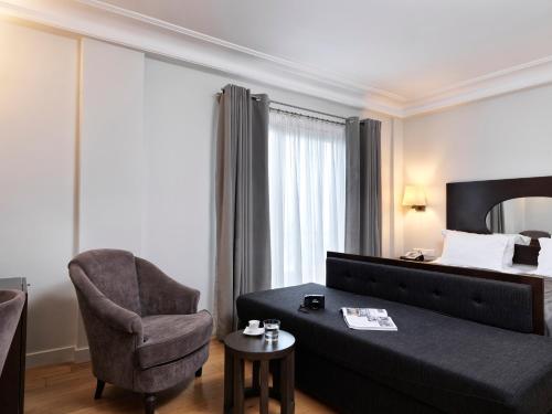 Postel nebo postele na pokoji v ubytování Acropolis Hill Hotel