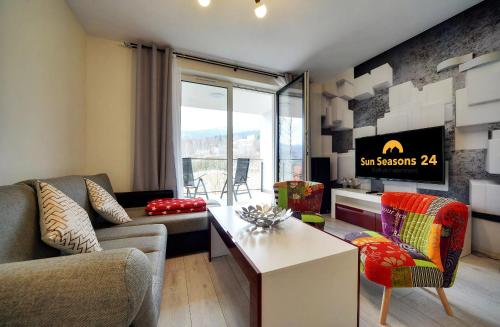 Eleganckie Apartamenty Sun Seasons 24 w Świeradowie Zdroju z Widokiem na Góry by Noclegi Renters