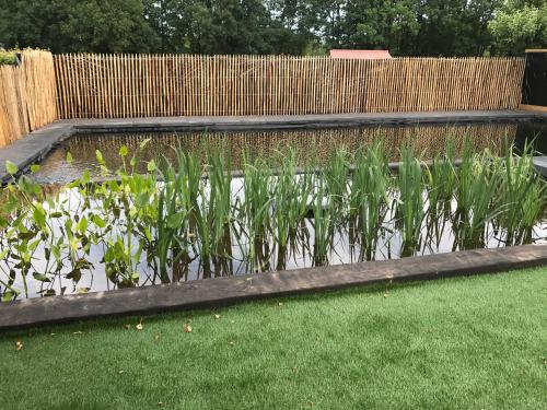 Un jardín fuera de Hotel & Lodges Erve Bruggert