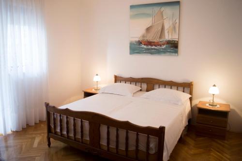 En eller flere senge i et værelse på Apartments Vinka