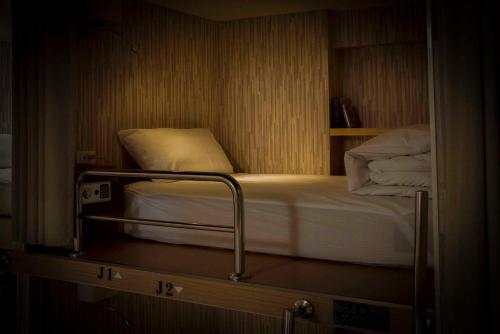 Ein Bett oder Betten in einem Zimmer der Unterkunft Old Door Hostel & Bar