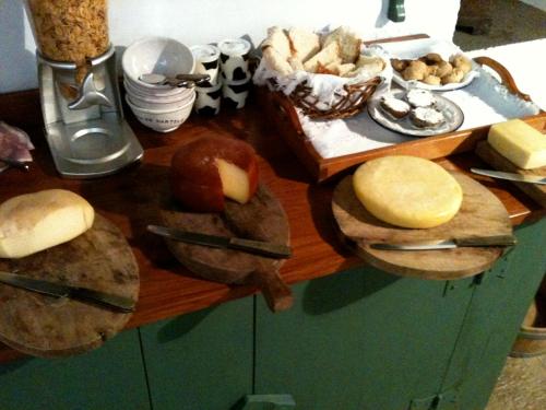 Đồ ăn tại/gần nhà khách