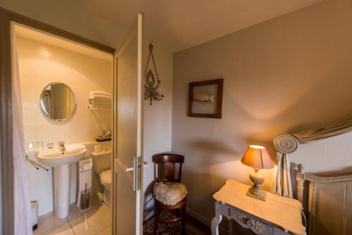 Ένα μπάνιο στο Chambres d'hotes Saint Malo La Barbinais Bed&Breaksfast