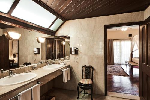 Kylpyhuone majoituspaikassa Safari Park Hotel