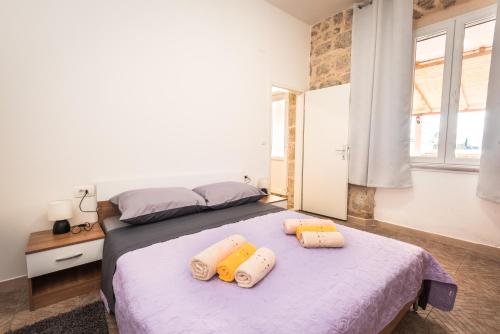 Ένα ή περισσότερα κρεβάτια σε δωμάτιο στο Marinus Apartments