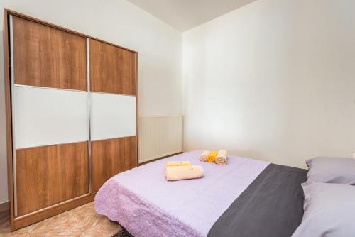 Ένα ή περισσότερα κρεβάτια σε δωμάτιο στο Marinus Apartments