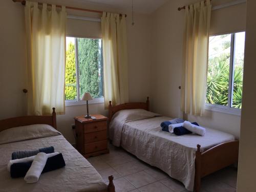 Ένα ή περισσότερα κρεβάτια σε δωμάτιο στο Villa Anthiana