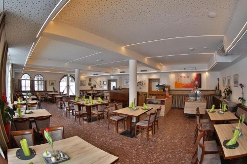 Un restaurante u otro lugar para comer en Landgasthof Pfeffermühle