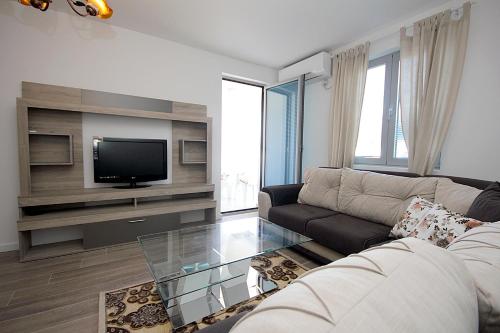 Una televisión o centro de entretenimiento en Apartment Melina