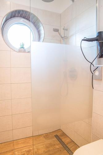 a bathroom with a shower with a glass door at Schmid's Landhaus in Werdum