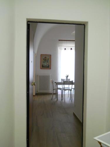 a door leading into a dining room with a table at Guest house Novecento in Palo del Colle