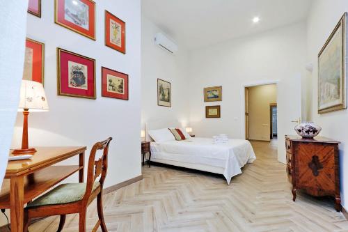 Una cama o camas en una habitación de Sistina 2