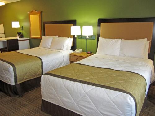 Postel nebo postele na pokoji v ubytování Extended Stay America Suites - Washington, DC - Fairfax - Fair Oaks