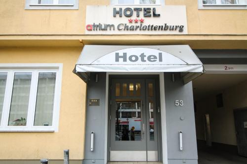 Et logo, certifikat, skilt eller en pris der bliver vist frem på Hotel Atrium Charlottenburg