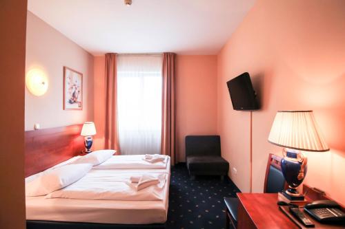 En eller flere senge i et værelse på Hotel Atrium Charlottenburg