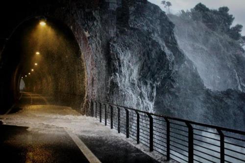 a tunnel with a water fall in the middle at Le Divine La Terrazza in Levanto