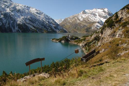 a view of a lake with snow covered mountains at Gästehaus Bärwald in Seeboden