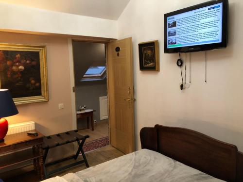 Una televisión o centro de entretenimiento en Mara Ath