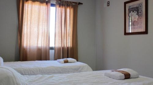 a bedroom with two beds with towels on them at Rincon Secreto in San Rafael