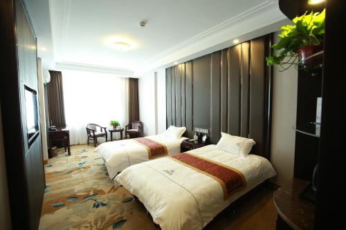 Dunhuang Season Boutique Hotel tesisinde bir odada yatak veya yataklar