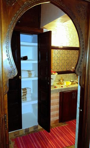 ครัวหรือมุมครัวของ Riad Konouz