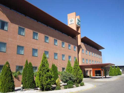 a large red brick building with a clock tower at Posadas de España Pinto in Pinto