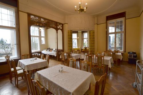 En restaurant eller et andet spisested på Villa Ephraim