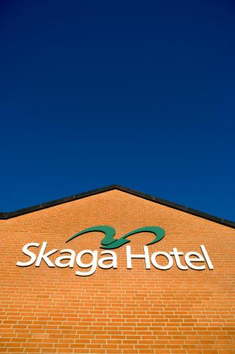 a sign on the top of a shagoda hotel at Skaga Hotel in Hirtshals