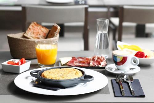 a table with a plate of food and a bowl of fruit at Upper Diagonal in Barcelona