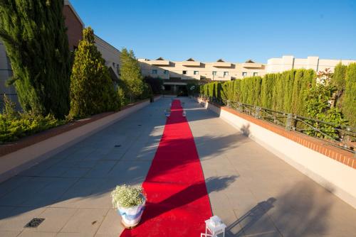 a red carpeted walkway with a red carpet at Hotel Abades Guadix in Guadix