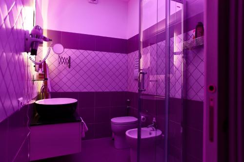 Ένα μπάνιο στο BB HomEitaly Civitavecchia