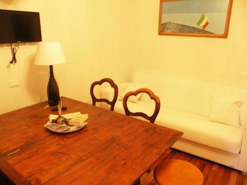 a living room with a wooden table and a couch at Appartamento Real Taste of Tuscany Top in Florence