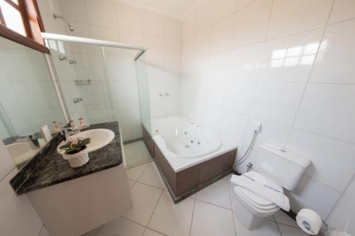 Vonios kambarys apgyvendinimo įstaigoje Parque Do Avestruz Eco Resort