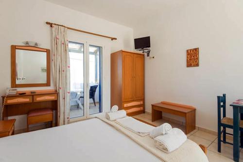 Кровать или кровати в номере Contaratos Holiday Lettings 3