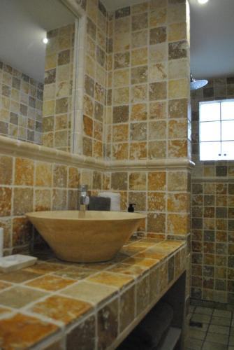 a bathroom with a tub with a sink in it at Maison l'Etrier in Saintes-Maries-de-la-Mer