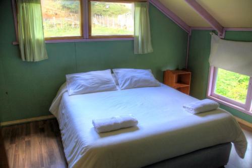 Cama o camas de una habitación en Turismo Rural Los Alpes