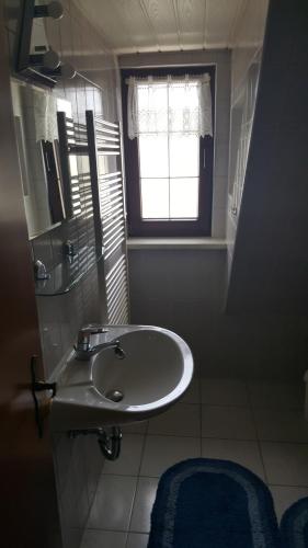 a bathroom with a sink and a window at Kapitänskoje in Breege