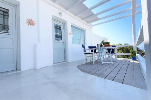 Un balcón o terraza de Melesio Studios Mykonos Town