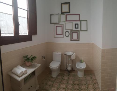 a bathroom with a toilet and a sink at Los Canaritos in Las Palmas de Gran Canaria