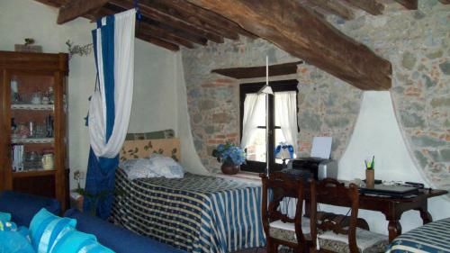 a bedroom with a bed and a desk in a room at La Limonaia in Camaiore
