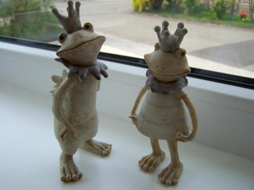 two toy animals sitting on a window sill at Badische Landoase in Kehl am Rhein