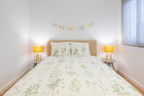 Łóżko lub łóżka w pokoju w obiekcie Homely Malaga Plaza Montaño