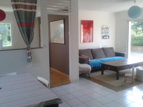 a living room with a couch and a table at Le Repaire in Saint-Coulomb