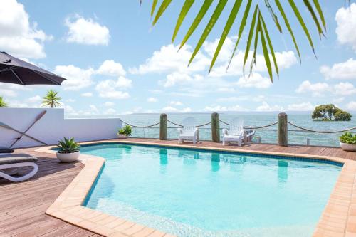 Πισίνα στο ή κοντά στο Moreton Bay Beach Lodge