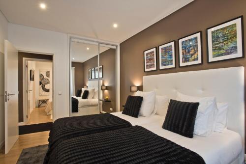 Central Apartment 127 by Saboia Collection