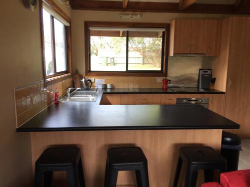 Dapur atau dapur kecil di Red ceder cottage - Great ocean road - Port Campbell
