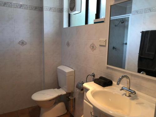 Bilik mandi di Goulburn Motor Inn