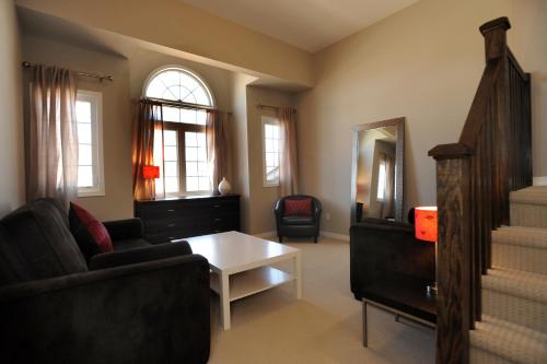 Χώρος καθιστικού στο Boardwalk Homes - Executive Guest Rooms & Townhomes