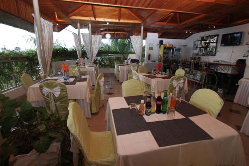 Reštaurácia alebo iné gastronomické zariadenie v ubytovaní Dolce Vita Resort Hotel